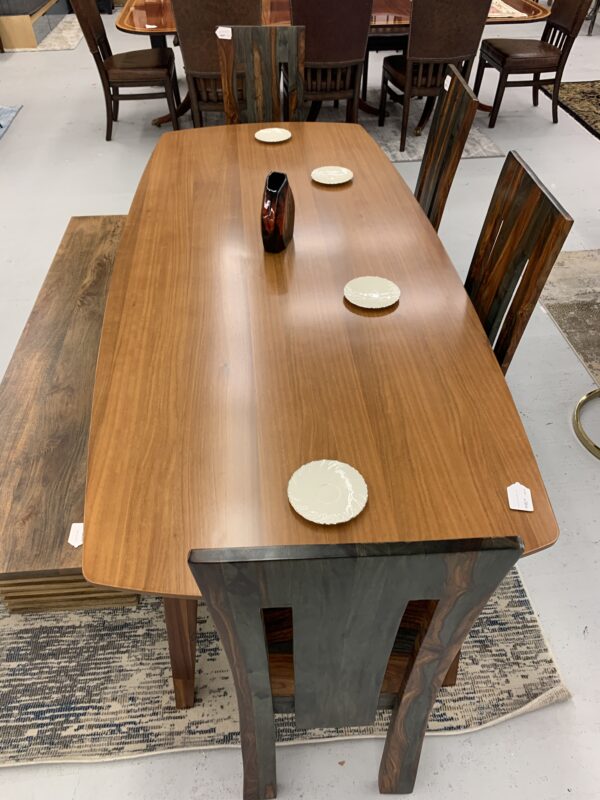 tahoe amber dining table