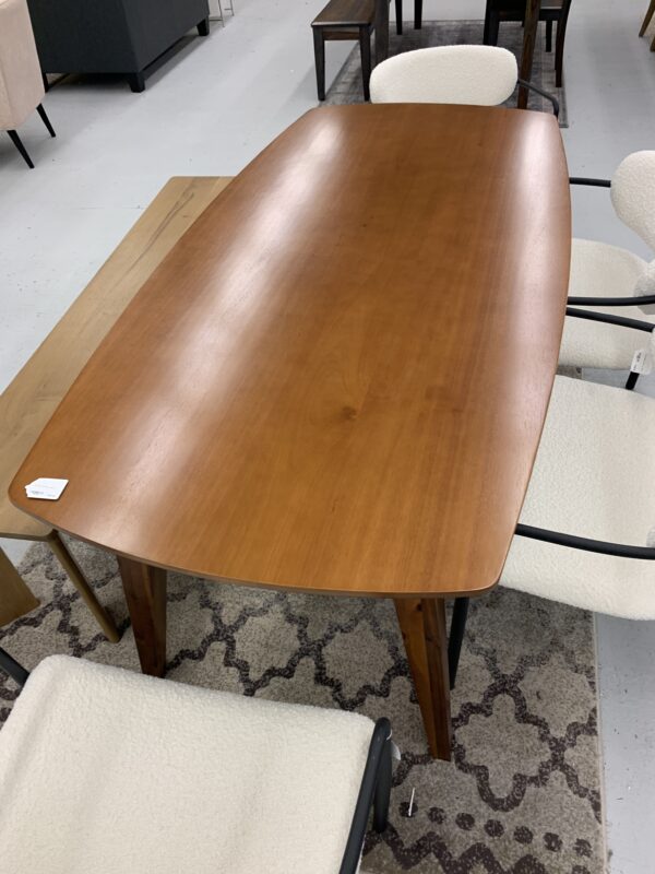 tahoe amber dining table